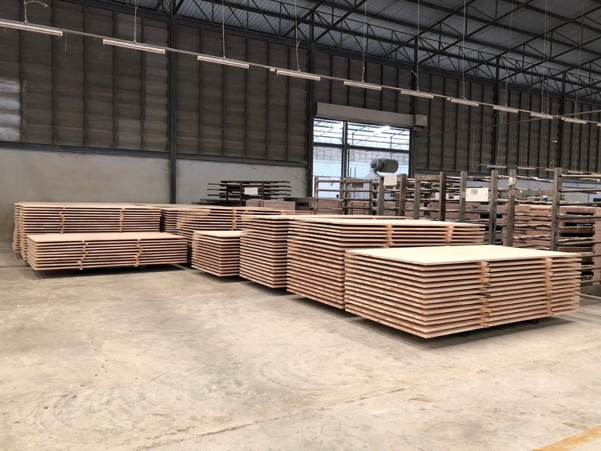 โรงงานผลิตไม้ยางพาราอัดประสาน ราชบุรี